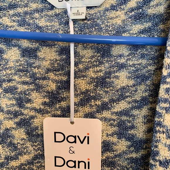 Davi & Dani Cardigan NWT Large Blue and Cream - Picture 2 of 5